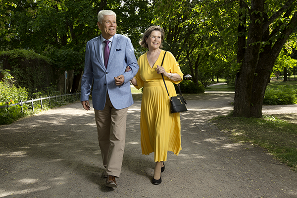 juhliin menevät seniorit juhliin menevät seniorit