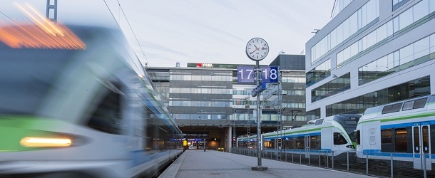 Sm5-juna Helsingin päärautatieasemalla Sm5-juna Helsingin päärautatieasemalla